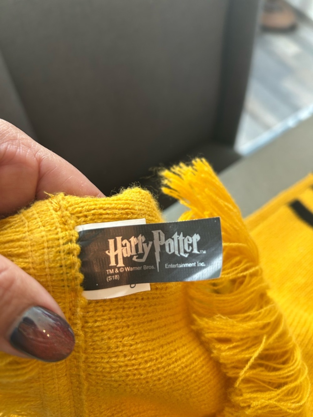 Cinereplicas Hufflepuff extra long Scarf has slight wear GUC - Picture 4 of 11